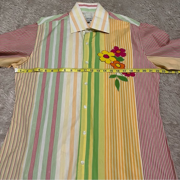Striped button down 70s vibe with embroidered flowers - Picture 6 of 9